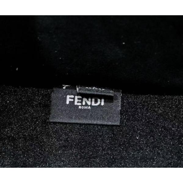 FENDI コピー 都会的レタリングバッグ ROMAロゴ ワイドショルダー 手提げ兼用 収納力重視 トート