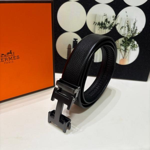 HERMÈS コピー Hバックル メンズレザーベルト 型押しレザー 2026新作 洗練シルエット ビジネス対応