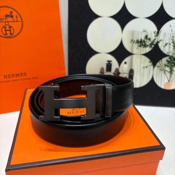HERMÈS コピー Hバックル メンズレザーベルト 型押しレザー 2026新作 洗練シルエット ビジネス対応