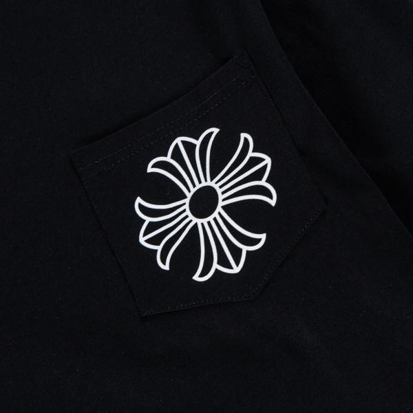 Chrome Hearts コピー バックサークルクロス ロングスリーブTシャツ 胸ポケット仕様 ゴシックロゴ 存在感抜群 注目モデル