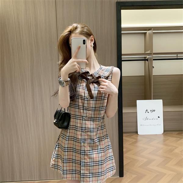 クラシカルチェックが映える BURBERRY バーバリー コピー ノースリーブドレス ボウタイ襟 フロントボタン