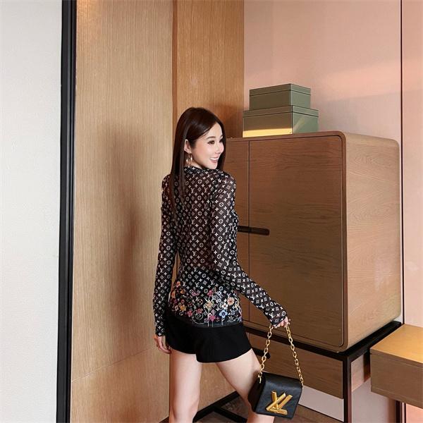 透け感が映える LOUIS VUITTON ルイヴィトン コピー 長袖トップス オールオーバーモノグラム フローラルアクセント