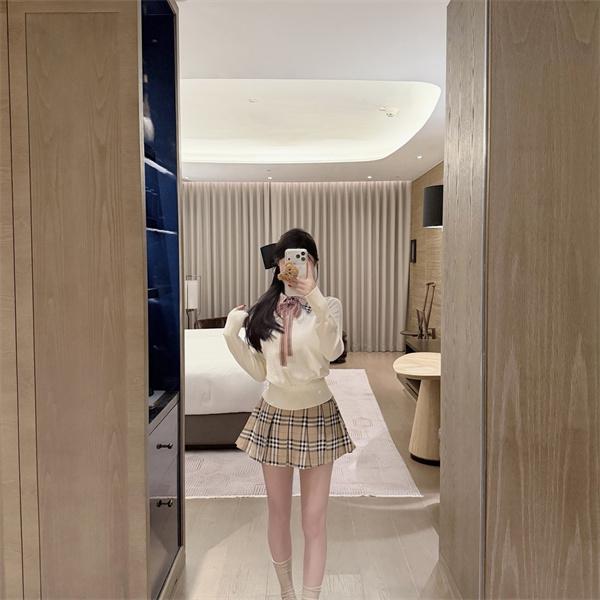 クラシカルチェックが主役 BURBERRY バーバリー コピー 長袖トップス ハイウエストプリーツスカート 2ピース