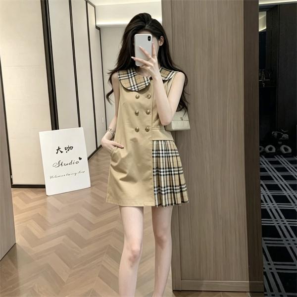 アシンメトリーが映える BURBERRY バーバリー コピー ベルテッド風ミニドレス チェックプリーツ 英国調デザイン