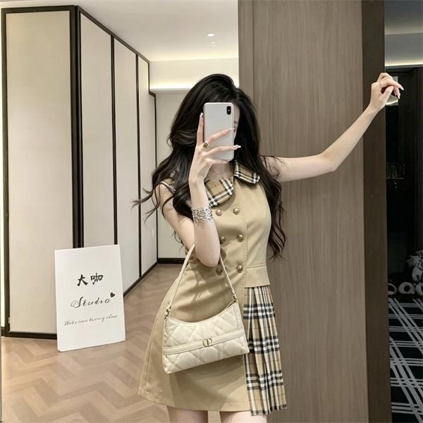 アシンメトリーが映える BURBERRY バーバリー コピー ベルテッド風ミニドレス チェックプリーツ 英国調デザイン