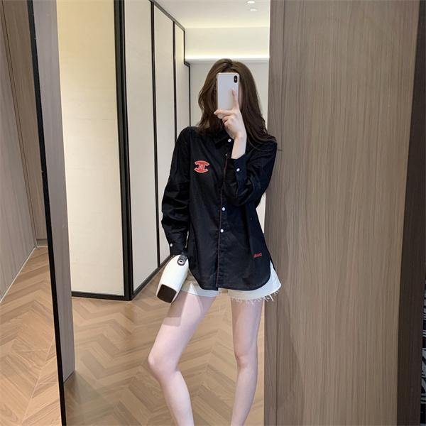 ロゴアクセントが映える CHANEL シャネル コピー オーバーシャツ ロング丈 フロントラインデザイン