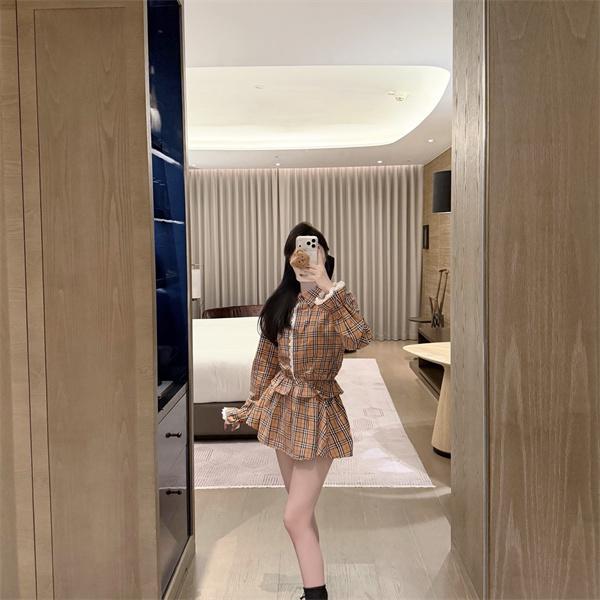 クラシカルチェックが映える BURBERRY バーバリー コピー 2ピースセット ギャザーブラウス ハイウエストプリーツ
