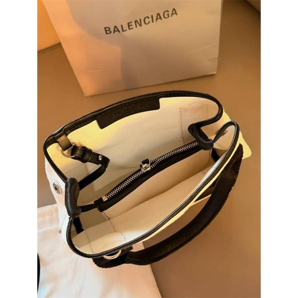 通勤コーデに映える BALENCIAGA バレンシアガ コピー ハンドバッグ ロゴキャンバス 端正トートフォルム