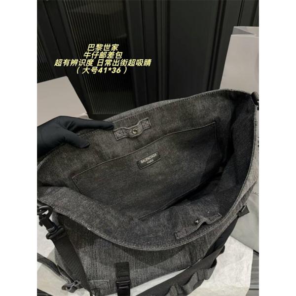 都会派カジュアル BALENCIAGA バレンシアガ コピー ショルダーバッグ フラップポケット ワイドストラップ 機能的デザイン