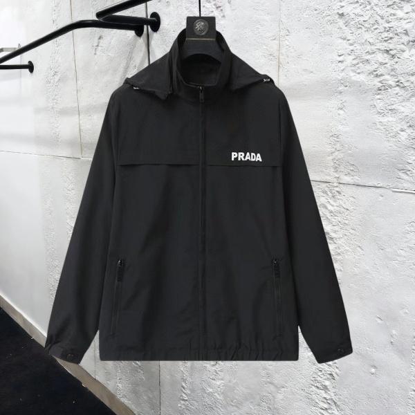 シャープな印象 PRADA フーデッドジャケット プラダ激安 胸元レタリング ブラックアウター