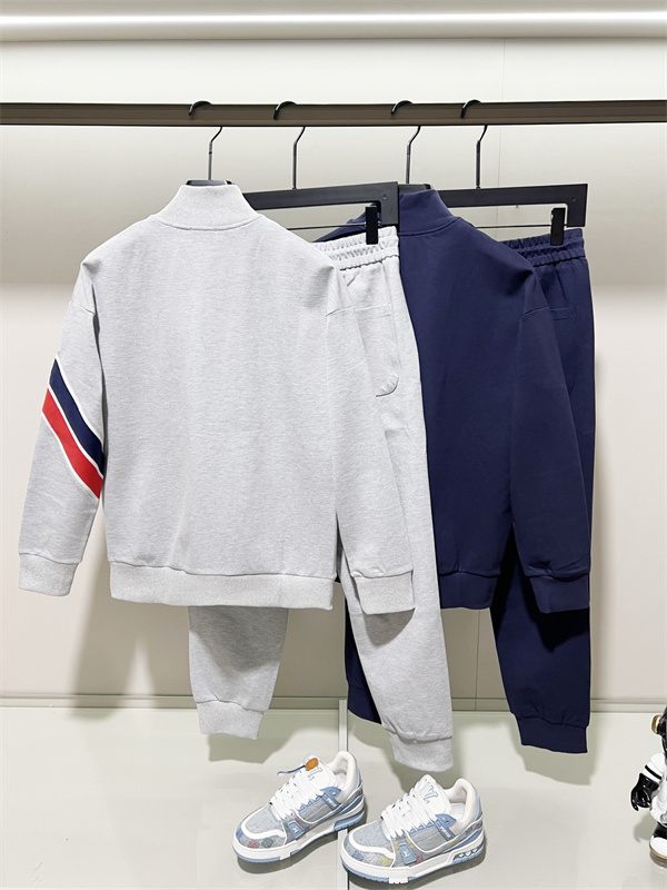 トリコロールライン スタンドカラージャケット ジョガーパンツ MONCLER モンクレール コピー セットアップ スポーツカジュアル