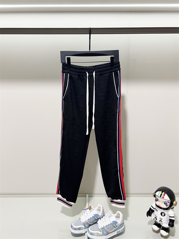 レトロスポーツ エンボス総柄 コントラストライン GUCCI グッチ コピー ジップセットアップ ストリートトラック