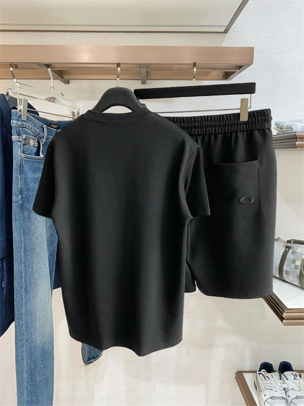 ミニマルデザイン 半袖Tシャツ ショートパンツ BALENCIAGA バレンシアガ コピー セットアップ アーバンカジュアル
