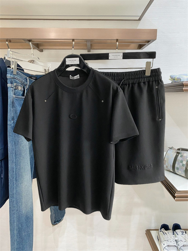 ミニマルデザイン 半袖Tシャツ ショートパンツ BALENCIAGA バレンシアガ コピー セットアップ アーバンカジュアル