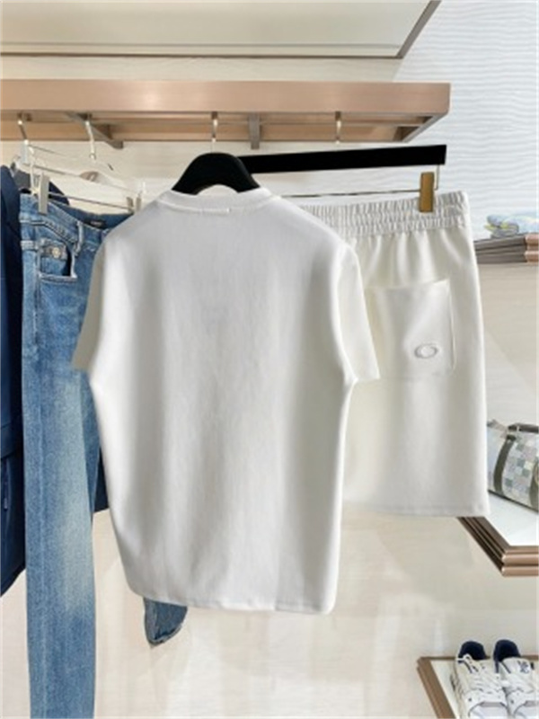 ミニマルデザイン 半袖Tシャツ ショートパンツ BALENCIAGA バレンシアガ コピー セットアップ アーバンカジュアル
