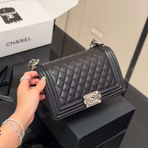 ラムスキン調 シャネル激安 チェーンショルダーバッグ CHANEL ボーイデザイン キルティング