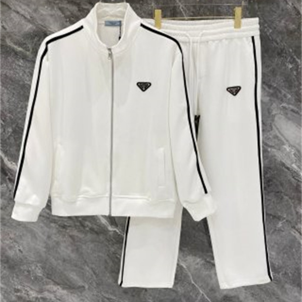 ミニマルスポーツ スタンドカラー トライアングルワッペン PRADA プラダ コピー セットアップ アーバンスポーツ