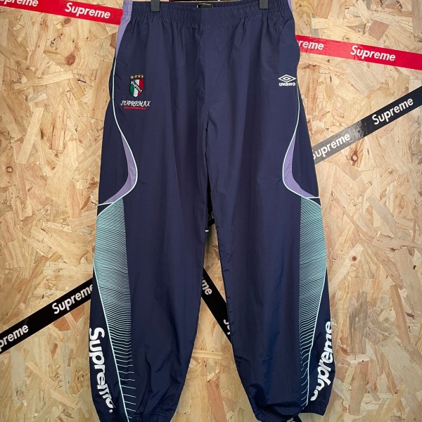 レトロフットボール Supreme激安 フード付きトラックセットアップ アンブロ 刺繍パッチ シュプリーム Umbro