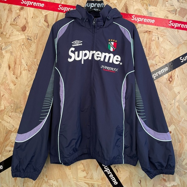 レトロフットボール Supreme激安 フード付きトラックセットアップ アンブロ 刺繍パッチ シュプリーム Umbro