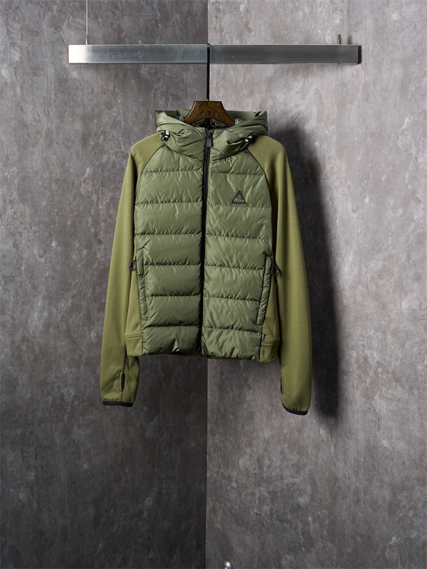 スポーティ切替 ダウンパネル フーディー MONCLER モンクレール コピー ジャケット アーバンアウトドア