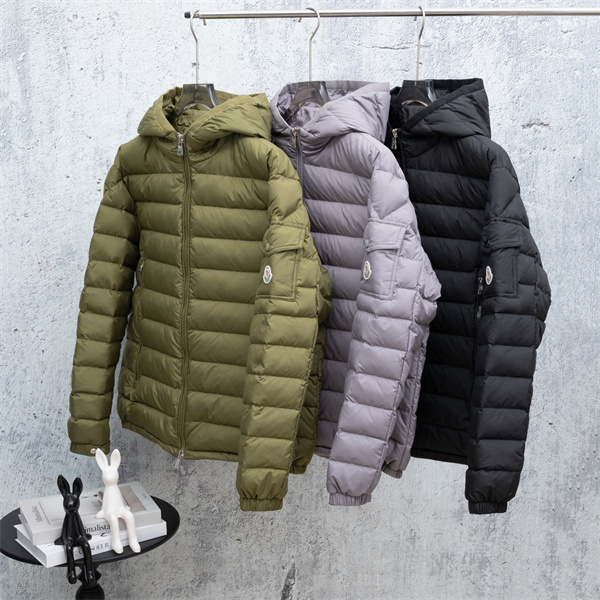 ライトキルティング アイコンワッペン フード付き MONCLER モンクレール コピー ダウンジャケット ライトアウトドア