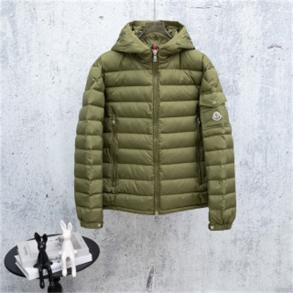 ライトキルティング アイコンワッペン フード付き MONCLER モンクレール コピー ダウンジャケット ライトアウトドア