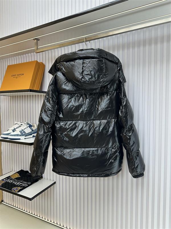 シャイニー仕様 トリコロールジップ フード付き MONCLER モンクレール コピー ダウンジャケット アーバンスポーツ