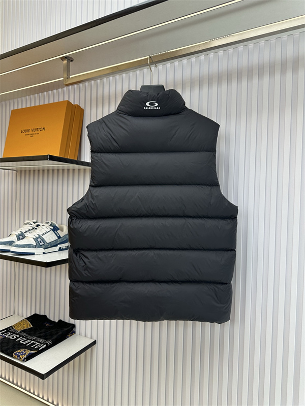 ブラック ショートパファー仕様 BALENCIAGA バレンシアガ コピー ダウンベスト デイリーカジュアル