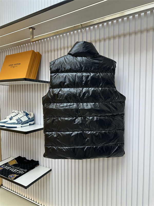 光沢ナイロン スタンドカラー MONCLER モンクレール コピー ダウンベスト アーバンレイヤード