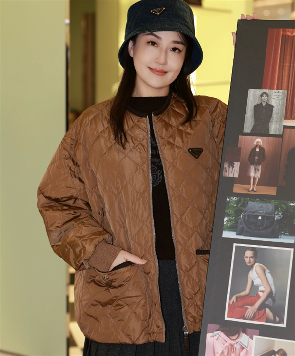 ☆26SS 新作 PRADA☆プラダ中綿ジャケット コピー柔らかなライン シンプル 胸元三角ロゴ