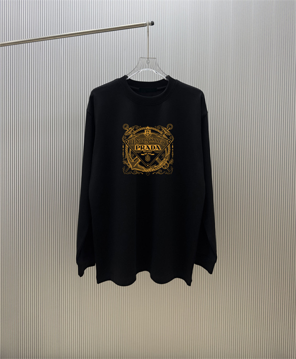 レトロムード エンブレムグラフィック PRADA プラダ コピー 長袖Tシャツ メンズカジュアル