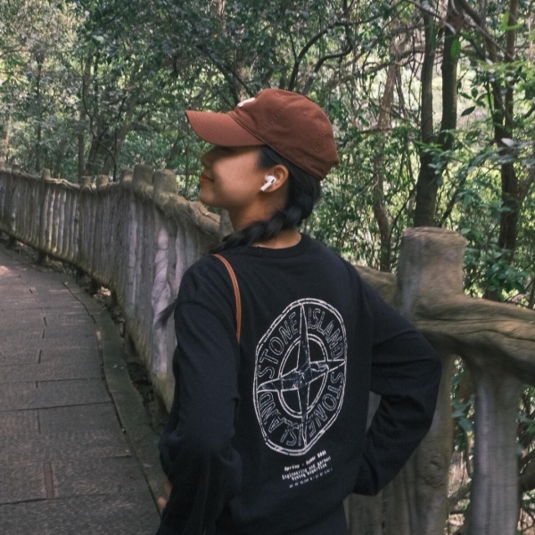 バックグラフィック 長袖Tシャツ ストーンアイランド STONE ISLAND激安 かすれ加工 注目度急伸