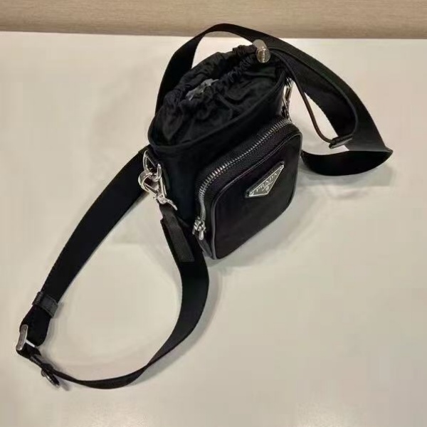 Re-Nylon 巾着式スマートフォンケース PRADA激安 プラダ フロントポケット 注目度急伸