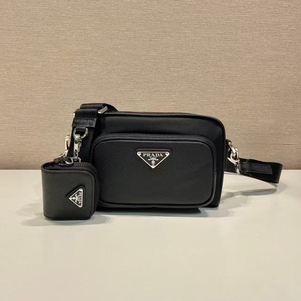 ポーチ付きミニバッグ プラダ PRADA激安 トライアングルプレート 話題沸騰
