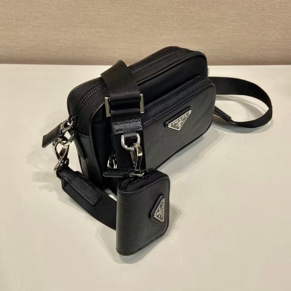 ポーチ付きミニバッグ プラダ PRADA激安 トライアングルプレート 話題沸騰