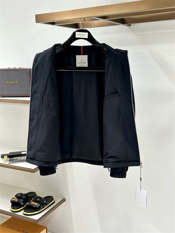 軽快カジュアル シンプル仕立て MONCLER モンクレール コピー ウインドジャケット デイリーカジュアル