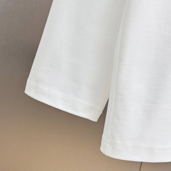 ラインネック 長袖Tシャツ バーバリー激安 リラックス仕様 BURBERRY 売れ行き好調