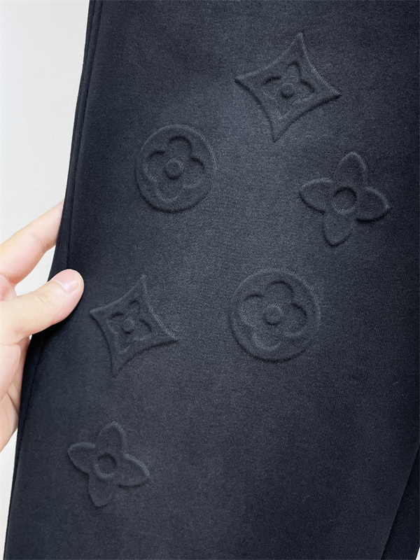 モノグラム型押し 都会派 LOUIS VUITTON ルイヴィトン コピー スウェットパンツ メンズアーバン