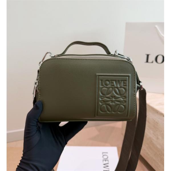 2026 大人気♥LOEWE ロエベカメラショルダーバッグコピー ダブルファスナー 軽量 収納力抜群