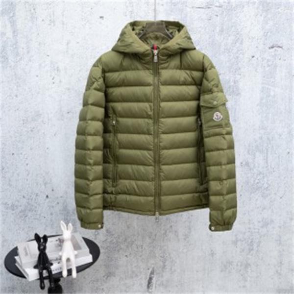 ライトキルティング アイコンワッペン フード付き MONCLER モンクレール コピー ダウンジャケット ライトアウトドア