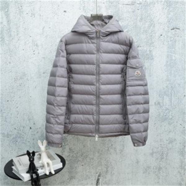 ライトキルティング アイコンワッペン フード付き MONCLER モンクレール コピー ダウンジャケット ライトアウトドア