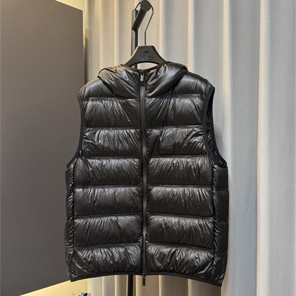 重ね着映え ブラック中綿スタイル MONCLER モンクレール コピー ダウンベスト レイヤードスタイル
