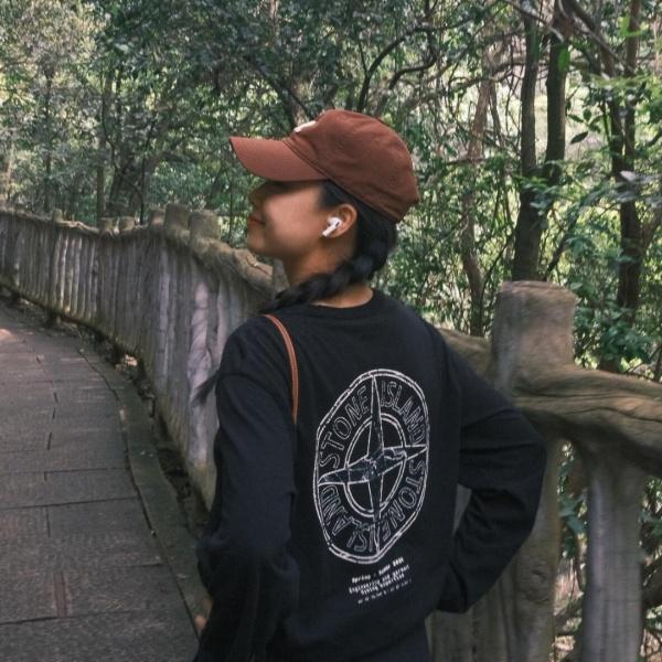 バックグラフィック 長袖Tシャツ ストーンアイランド STONE ISLAND激安 かすれ加工 注目度急伸