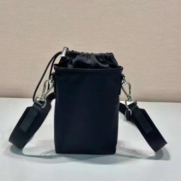 Re-Nylon 巾着式スマートフォンケース PRADA激安 プラダ フロントポケット 注目度急伸