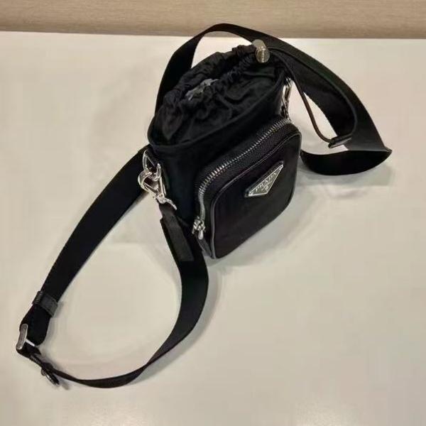 Re-Nylon 巾着式スマートフォンケース PRADA激安 プラダ フロントポケット 注目度急伸