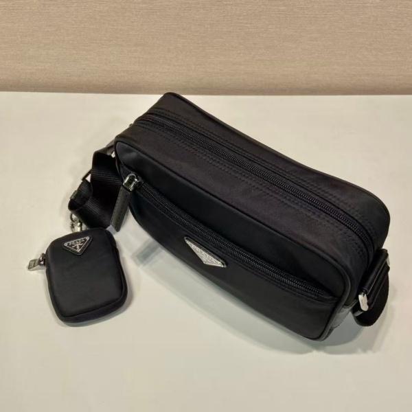 ポーチ付きミニバッグ プラダ PRADA激安 トライアングルプレート 話題沸騰