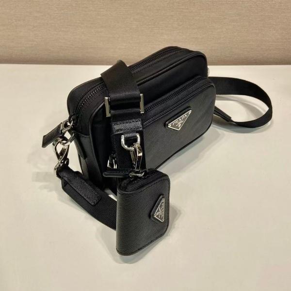ポーチ付きミニバッグ プラダ PRADA激安 トライアングルプレート 話題沸騰