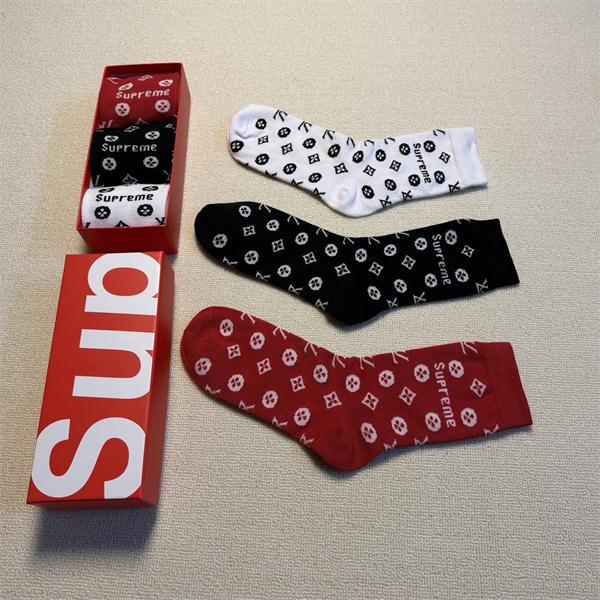 さわやかに新品おすすめ シュプリーム 靴下コピー SUPREME  2026秋冬トレンドブランド激安通販 専門店