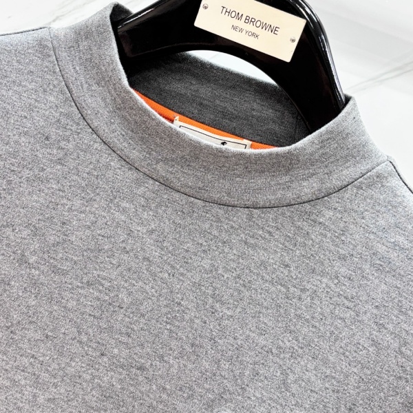 HERMÈS コピー エルメス 2026秋冬 バタフライ刺繍 モックネック 長袖Tシャツ コットンブレンド ユニセックス