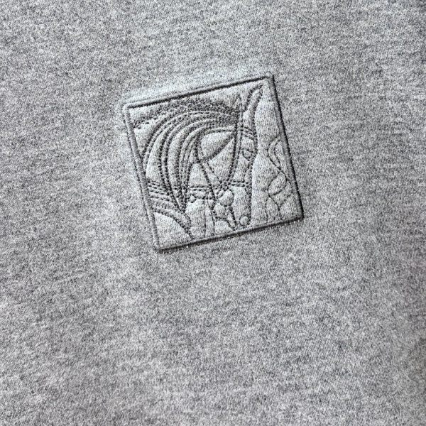 HERMÈS コピー エルメス 2026秋冬 バタフライ刺繍 モックネック 長袖Tシャツ コットンブレンド ユニセックス